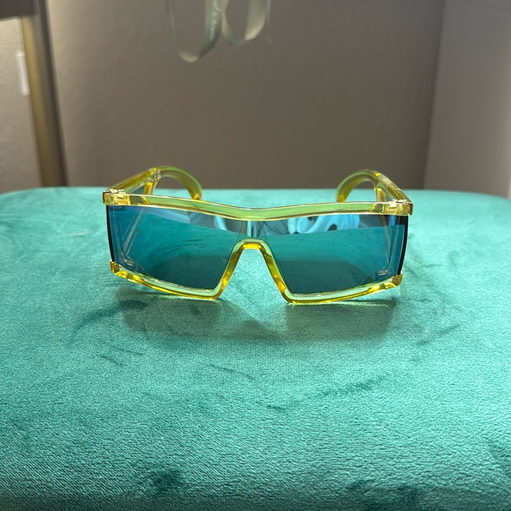 THE FUTURISTIC SUNNIES 🚀